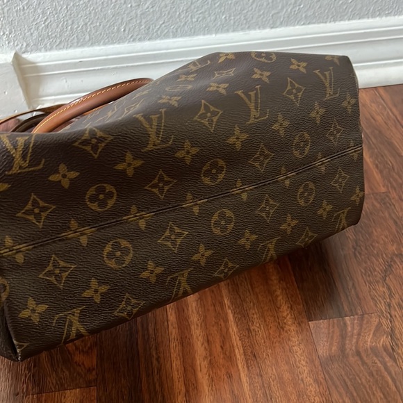 Louis Vuitton Monogram LV Turenne - Picture 11 of 16